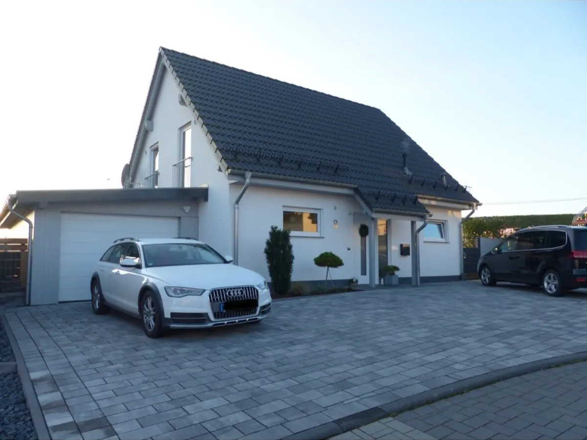 Immobilienreferenz in Haus mit Einfahrt
